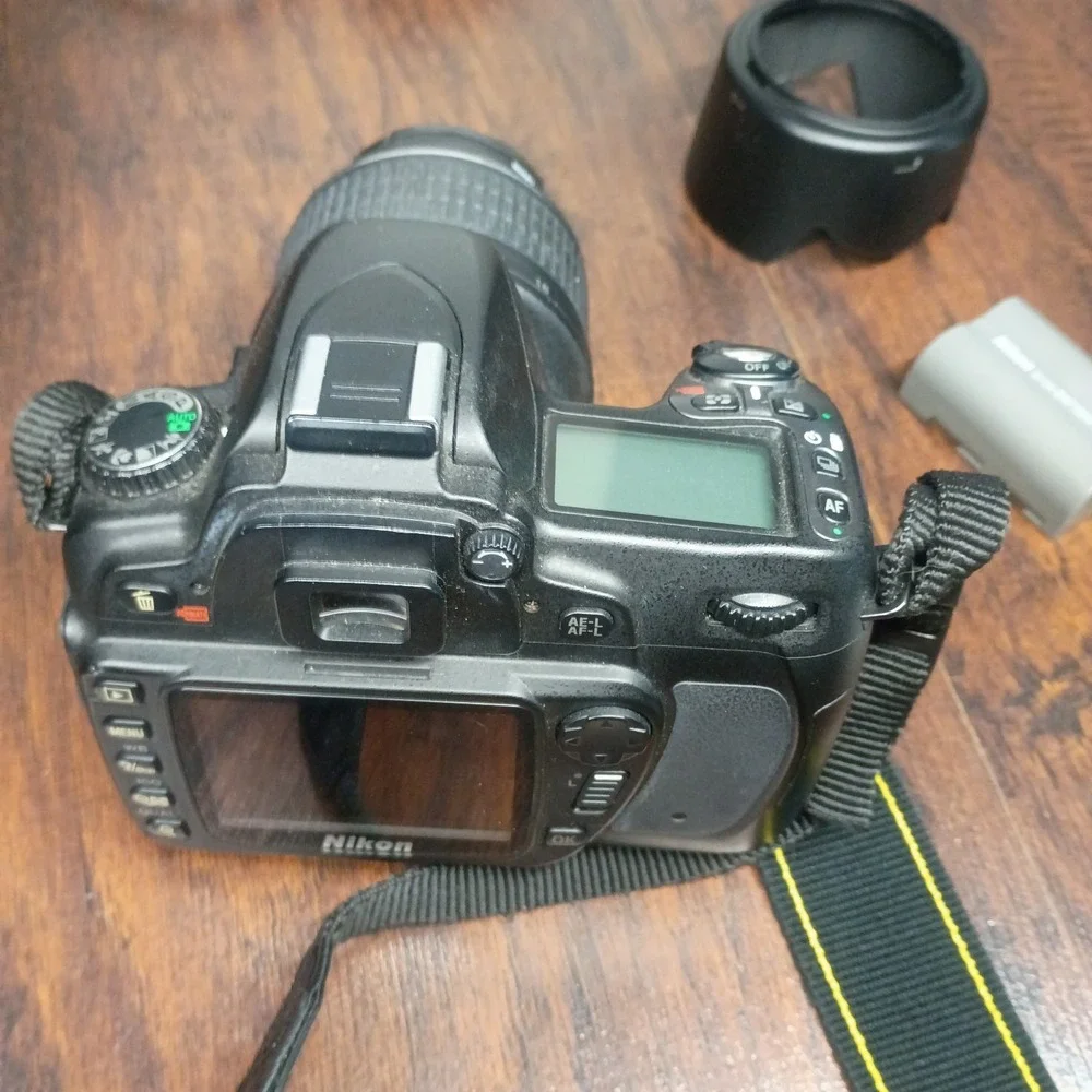 Nikon D80 10.2MP Digital SLR Camera Bundle 18-55mm VR 55-200mm ED 32GB Card Case